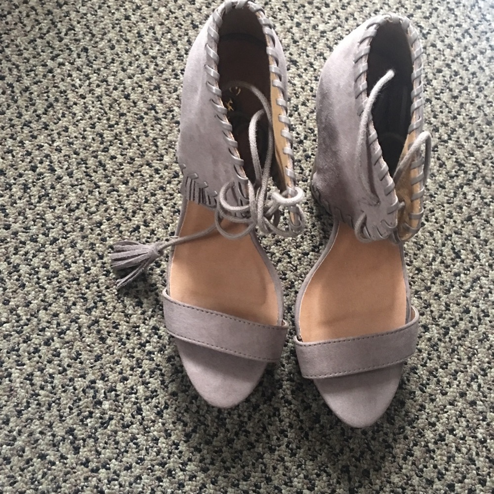 High heels - Picture 2 of 2